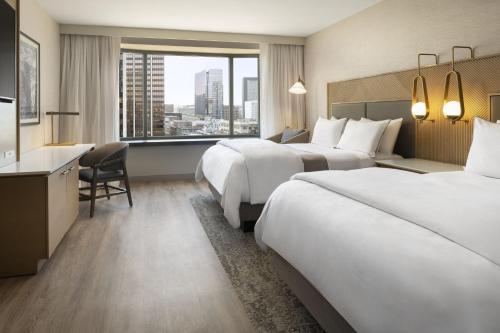 2 queen beds