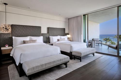 2 queen beds