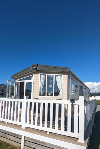 Jenny and Jamie's holiday home on the edge