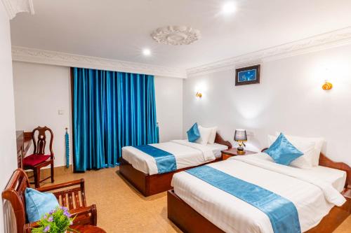 room detail thumbnail 1