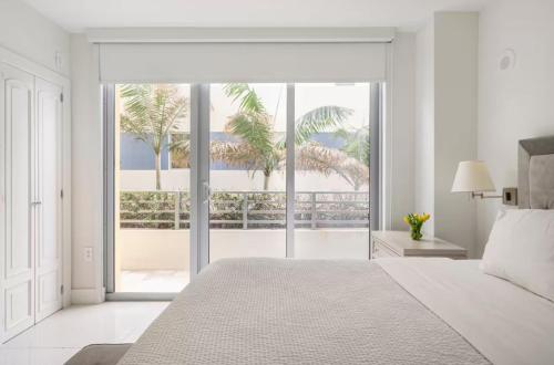 Miami Beachfront Hotel Studio with Balcony - image 8