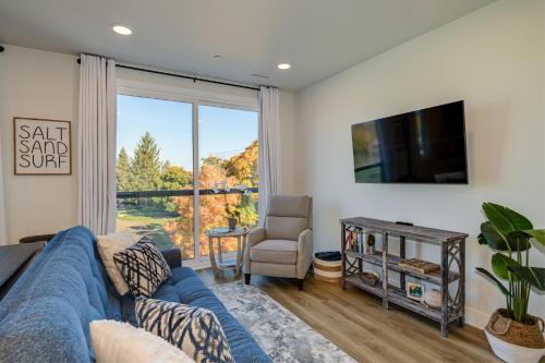 Walk to Beach Penthouse Condo in Traverse City! in Traverse City, USA