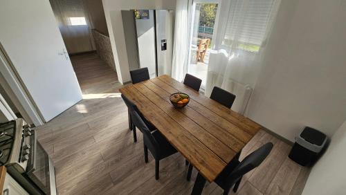 virtuve, Holiday Home Monte Fabula with Jacuzzi, Sauna and Backyard in Tomići Vrbovsko