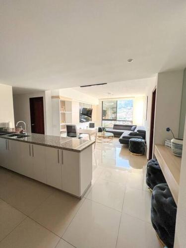 Upper Scale and Cozy Apart in the Heart of Escalon