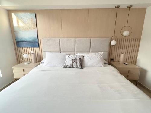 Upper Scale and Cozy Apart in the Heart of Escalon