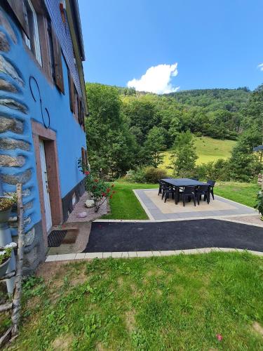 Viesnīcas āriene, la maison bleue in Sainte-Marie-aux-Mines