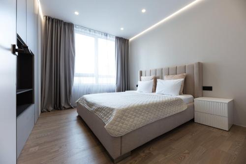 1 queen bed, 1 sofa bed