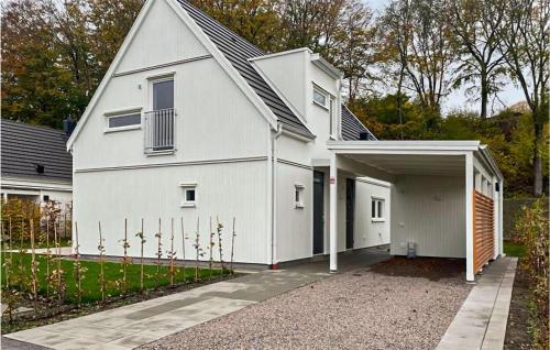 . Stunning Home In Båstad With Wifi