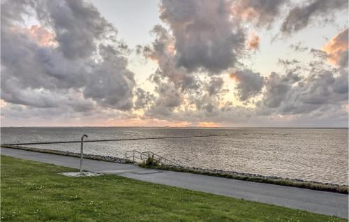 1 Bedroom Cozy Apartment In Nordstrand - image 2
