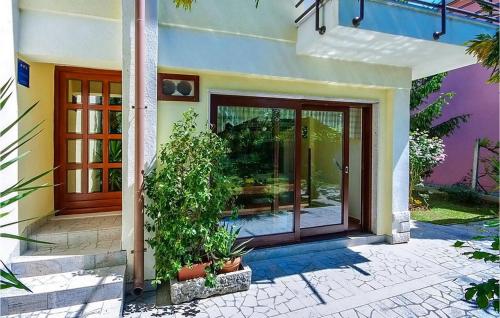 المنظر الخارجي, Adorata 1 in Vinez