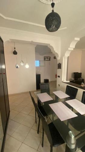 Naj'Appart TEMARA WIFAK CALME SITUÉ PRÉS DE LA GARE FERROVIAIRE 4 MIN A PIED (Naj'Appart TEMARA WIFAK CALME SITUE PRES DE LA GARE FERROVIAIRE 4 MIN A PIED) in Temara