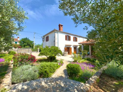 Holiday Home Lavanda - Location saisonnière - Kornić