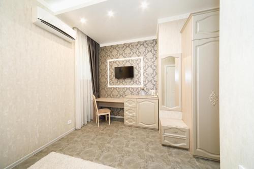 L.O.Y Family Hotel - image 11