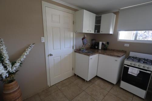 keittiö, Sun and Beach Escape, one bedroom apartment. in Paradera