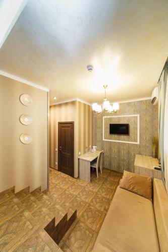 L.O.Y Family Hotel - image 14