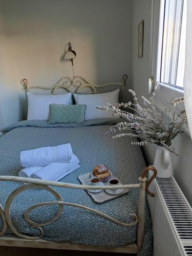 Vintage Garden House in Kalambaki