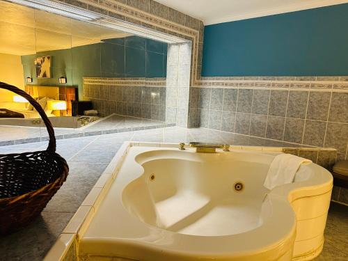 เดอะบอสตัน อินน์ (The Boston Inn) in เวสต์มินสเตอร์ (MD)