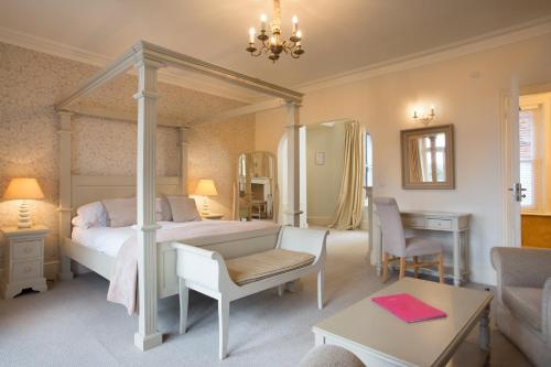 Bell Hotel