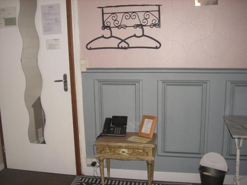 Single Room image 10