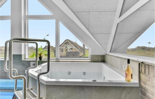 Piscina, Nice Home In Ringkøbing With Sauna in Ringkobing