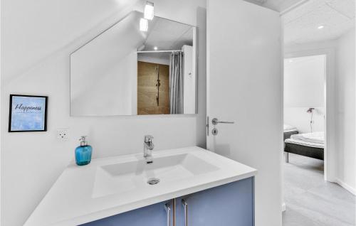 Bany, Nice Home In Ringkøbing With Sauna in Ringkobing