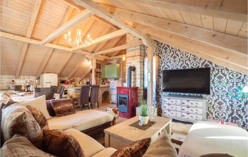 Stunning Home In Lovrec With Sauna in Tijarica