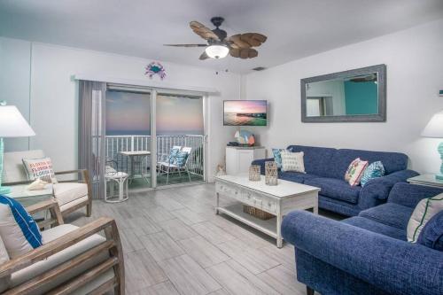 2 bedroom Oceanfront Condo! Pool, beach, incredible views, Florida Keys gem! in Key Colony Beach, USA