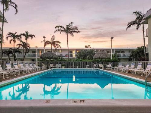 2 bedroom Oceanfront Condo! Pool, beach, incredible views, Florida Keys gem! in Key Colony Beach, USA