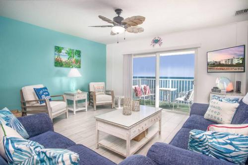 2 bedroom Oceanfront Condo! Pool, beach, incredible views, Florida Keys gem! in Key Colony Beach, USA