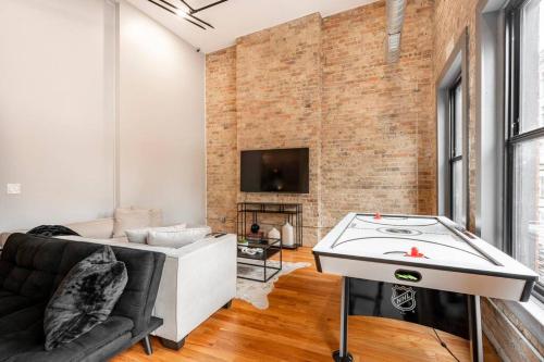 503LOFT 5 BED 2 BA Downtown Loft - Sleeps 8 in Chicago, USA