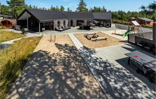 Nice Home In Blåvand With Kitchen