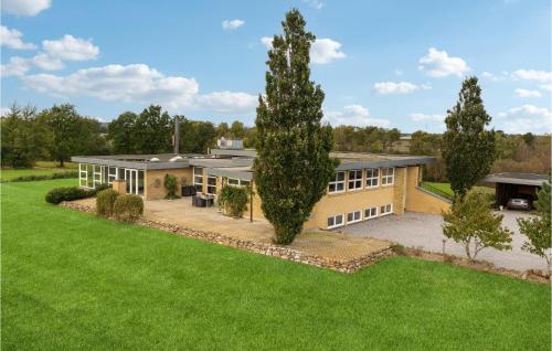  4 Bedroom Beautiful Home In Brande in Brande