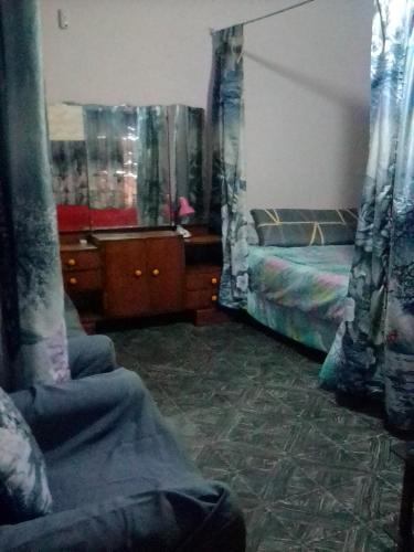 One-Bedroom Loft Apartment with One Queen Bed