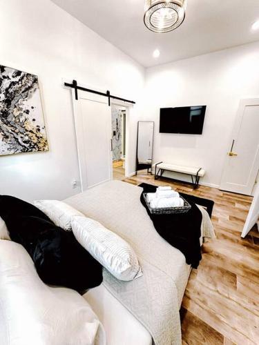 The Black Bungalow-Mins to Mercedes Benz Stadium in Atlanta, USA