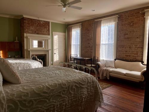 Tanglewood Inn - image 9