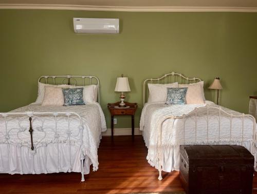 Tanglewood Inn - image 13
