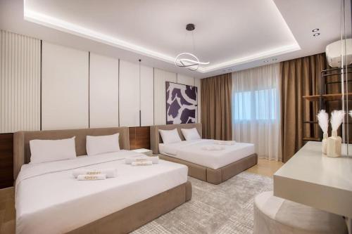 Signature Stays Artistic Modern Apt