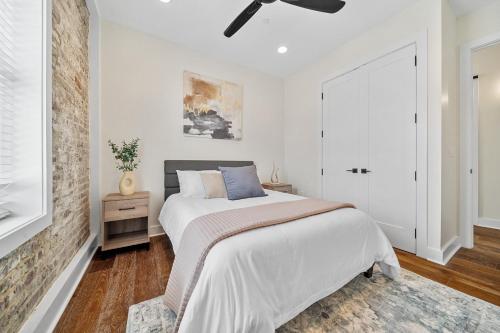 Knoxtopia - BRAND NEW Condo in Iconic Century Bldg in Knoxville, USA