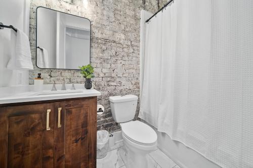 Knoxtopia - BRAND NEW Condo in Iconic Century Bldg in Knoxville, USA