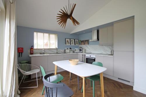 Brook Meadow - image 3