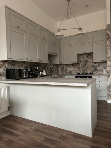 Stunning 2 bedroom apartment near Scotland Street School Museum