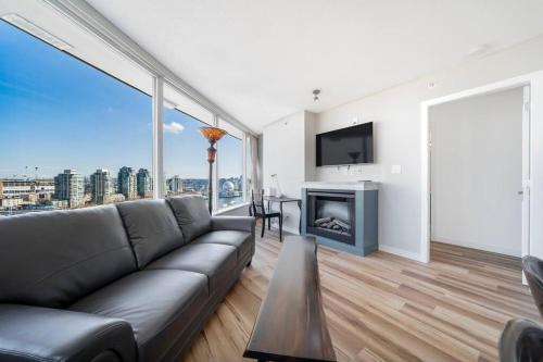 Beautiful Dt 3 Bed 2Bath Apat Free Parking & Pool in Vancouver, Canada