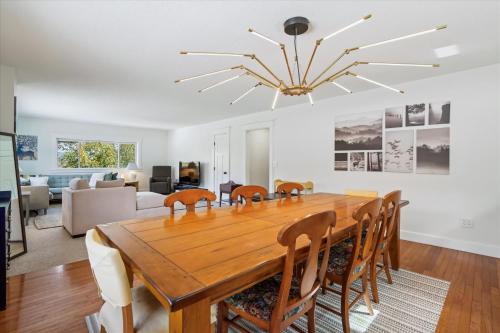 Enjoy this Spacious four bedroom Apartment in Killington, USA