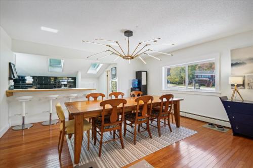 Enjoy this Spacious four bedroom Apartment in Killington, USA