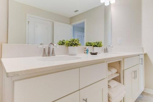 Gorgeous 3BR Condo near Disney - Free Water Park in Kissimmee, USA