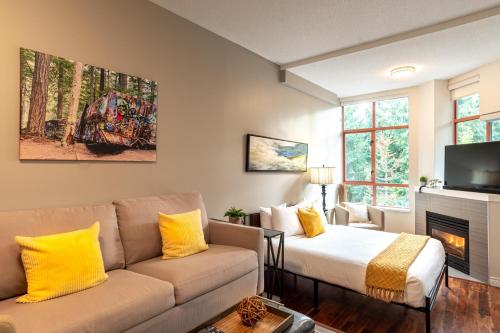 Alpenglow Lodge Large Studio by MVA in Whistler, Canada