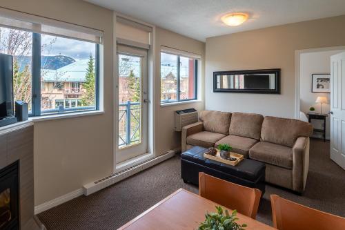 Alpenglow Lodge Fika One Bedroom by MVA in Whistler, Canada