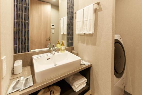 Superior Family Room with Washing Machine image 3