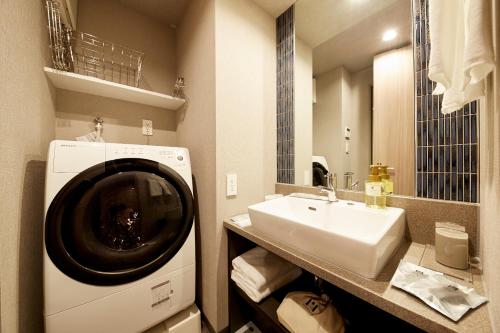 Superior Family Room with Washing Machine image 4