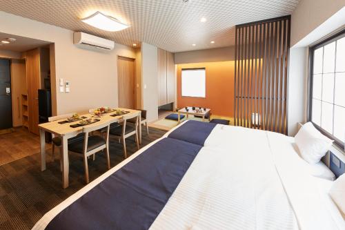 Deluxe Japanese Room with Washing Machine image 6